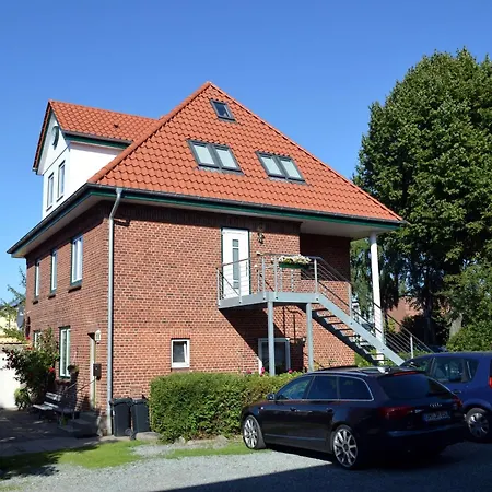 Luetjenburger Weg 27 Og *